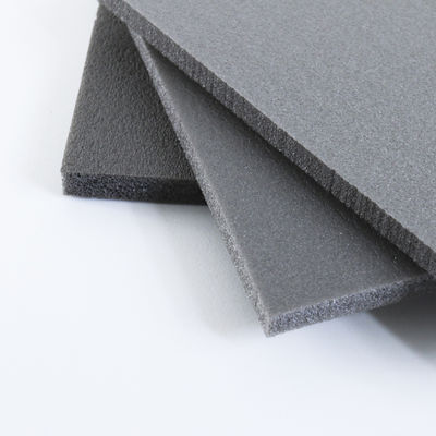 Akoestische kruislings gekoppelde PE-schuim brandwerende isolatiematerialen voor auto-interieuraccessoires