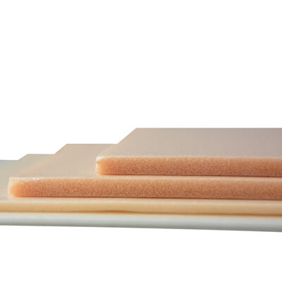 Eco-vriendelijk lichtgewicht gesloten cel IXPP schuimrol 3 mm-10 mm Dikte voor waterdichte vochtbarrière camping mat