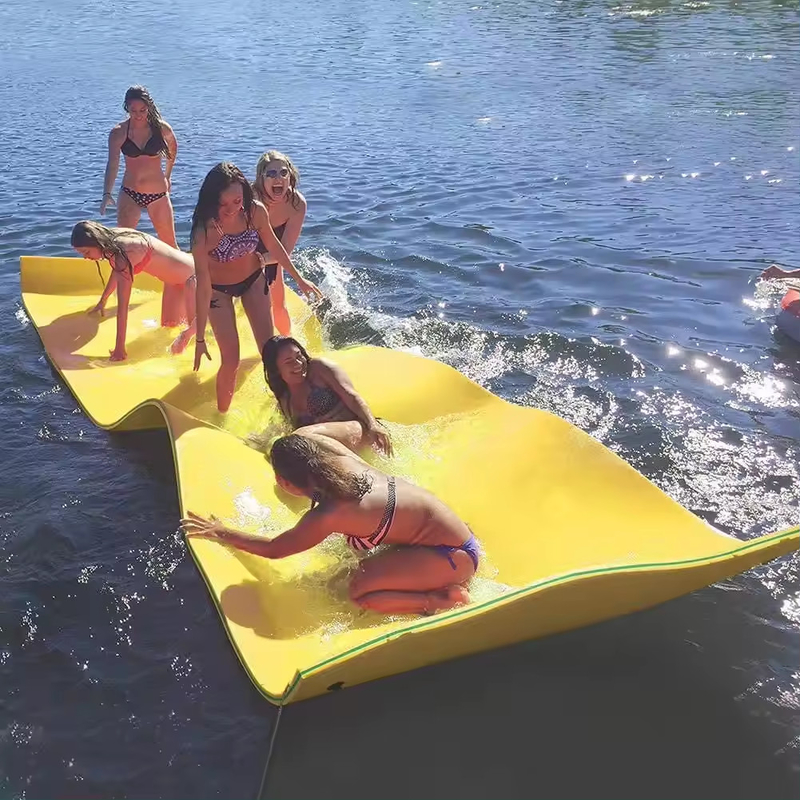 Op maat gemaakte grootte Kleur Foam Floating Mat Traanbestendig Close Cell Xpe Water Pad